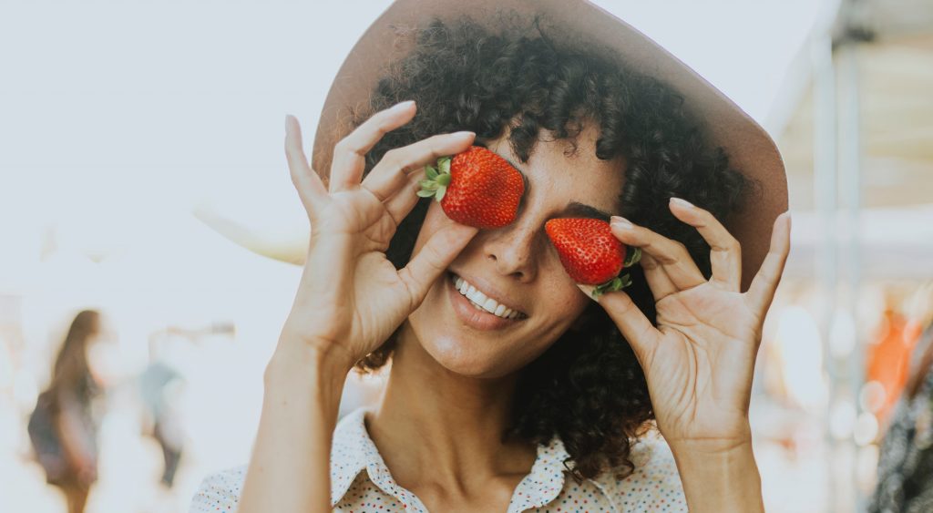 heart, mama disrupt, Beautiful healthy woman with strawberries
