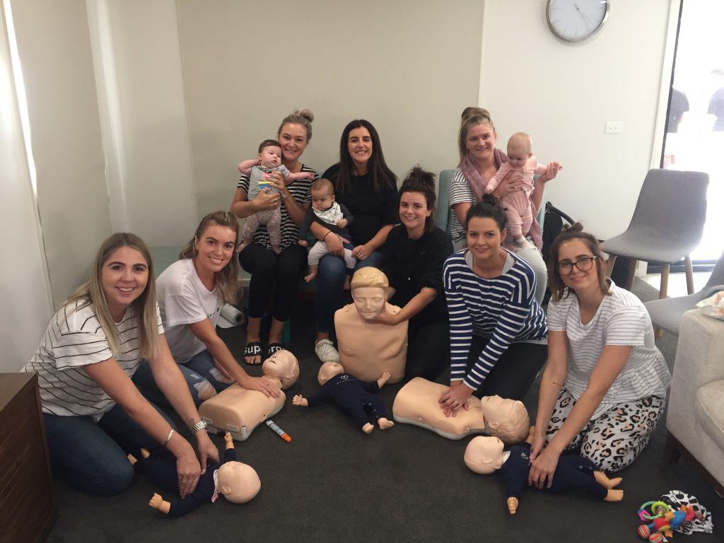 Group of mums and tiny hearts first aid course
