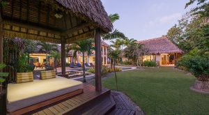 Nanuku 2 Bedroom Beachfront Residence lawn