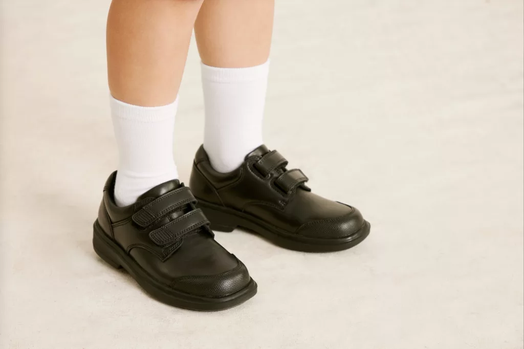 school shoes, clarks, mama disrupt