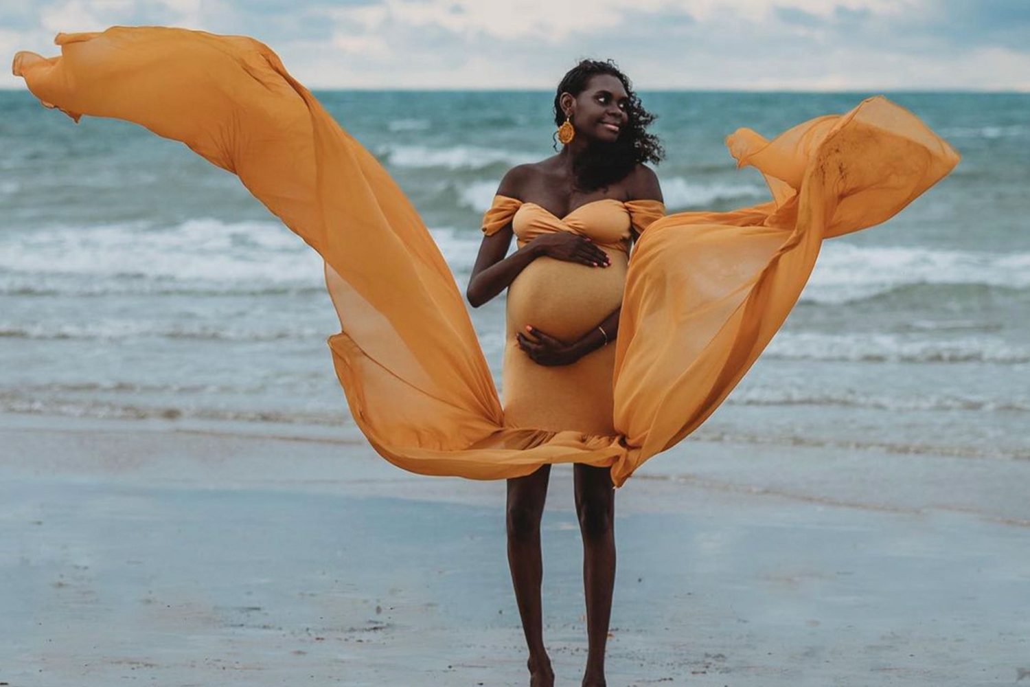 Magnolia Maymuru on a beach