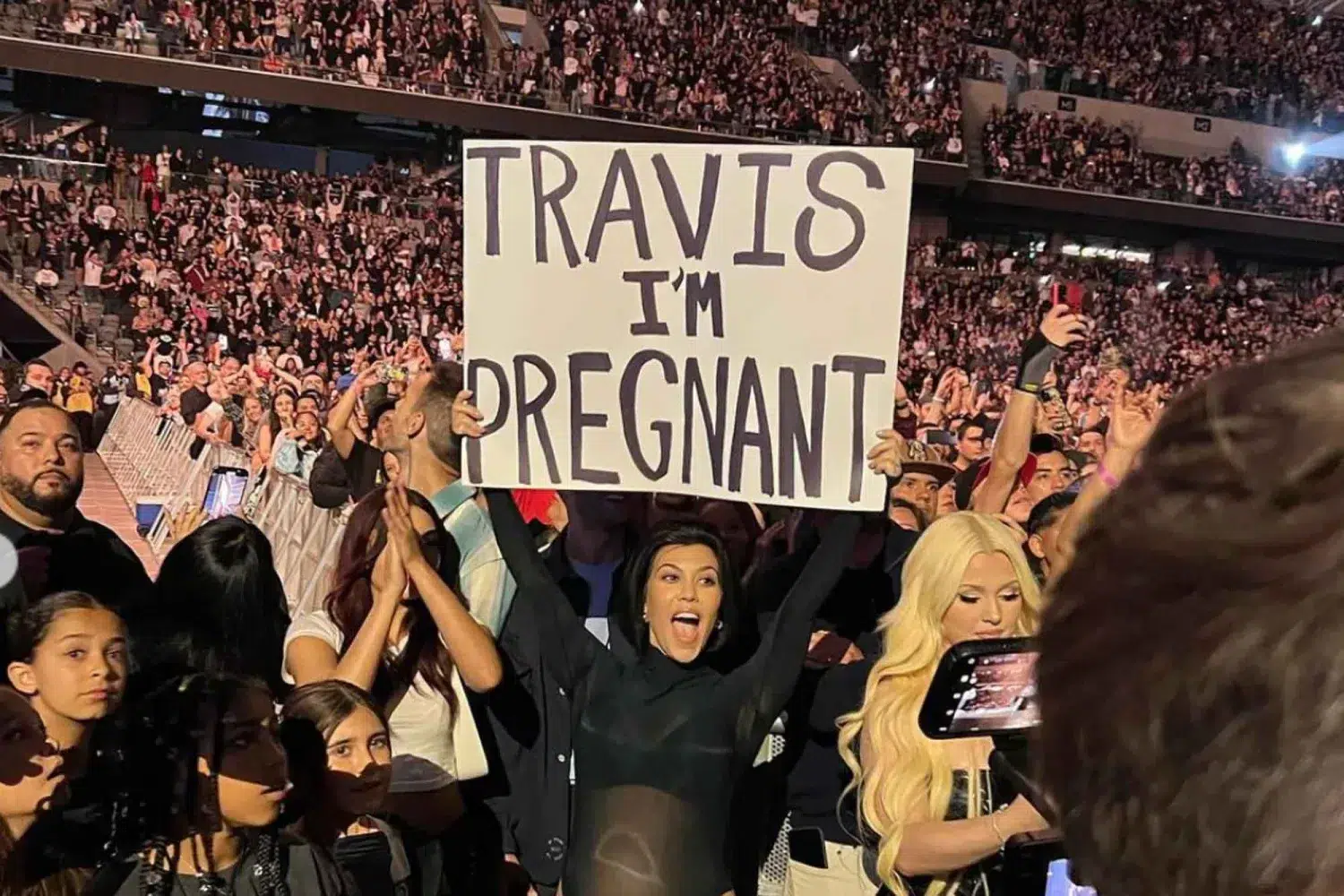 Kourtney Kardashian, Mama Disrupt