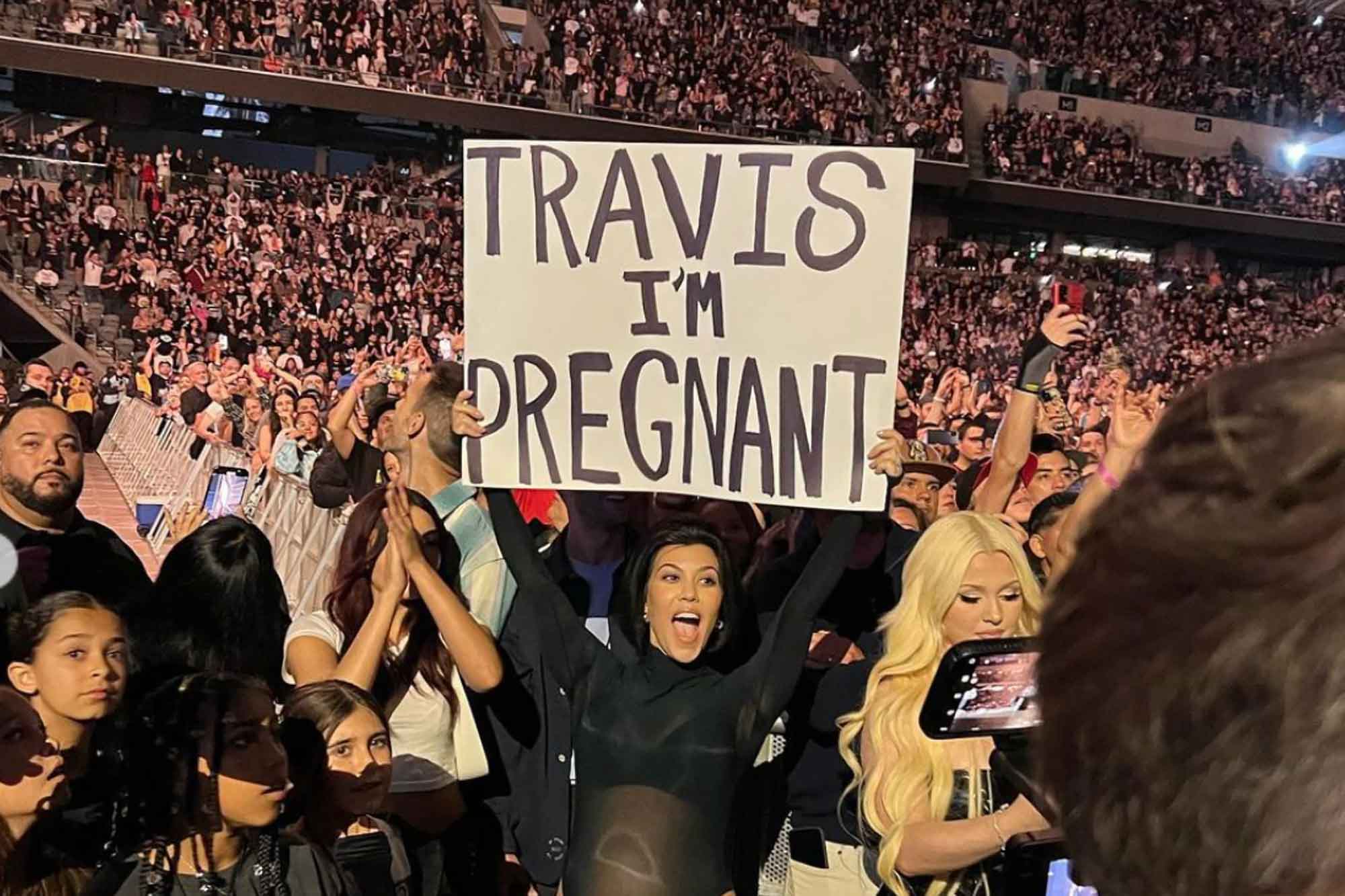 Kourtney Kardashian, Mama Disrupt