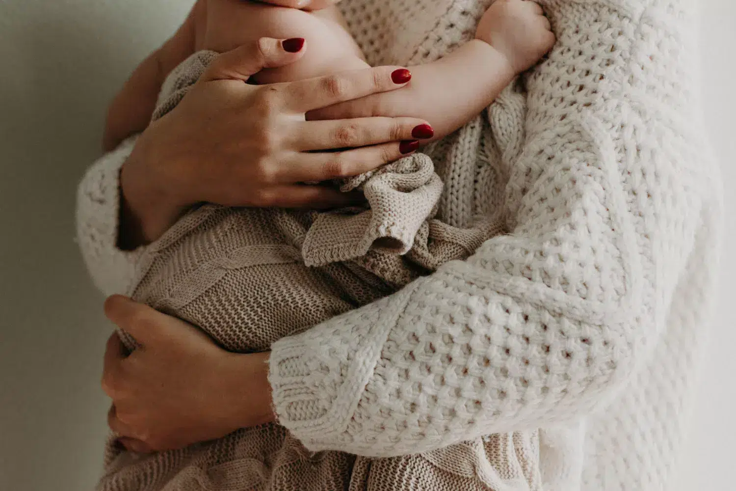 newborn photoshoot, mama disrupt